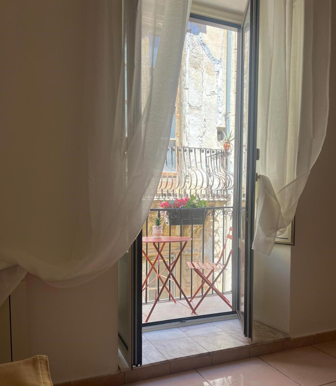 Greta'S Apartment Discesa Delle Capre Palermo Bagian luar foto